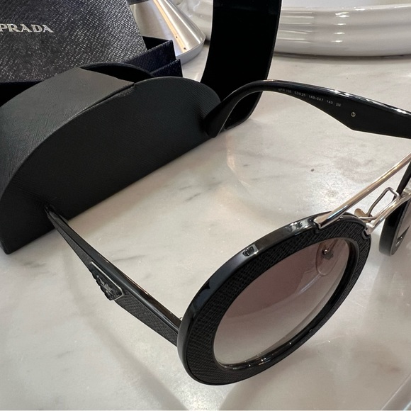 Prada sunglasses - Picture 2 of 9